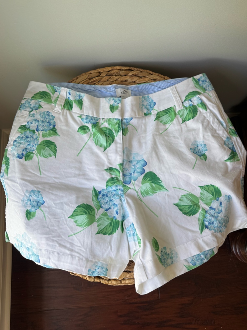 crown & ivy White Floral Hydrangea Cotton Shorts